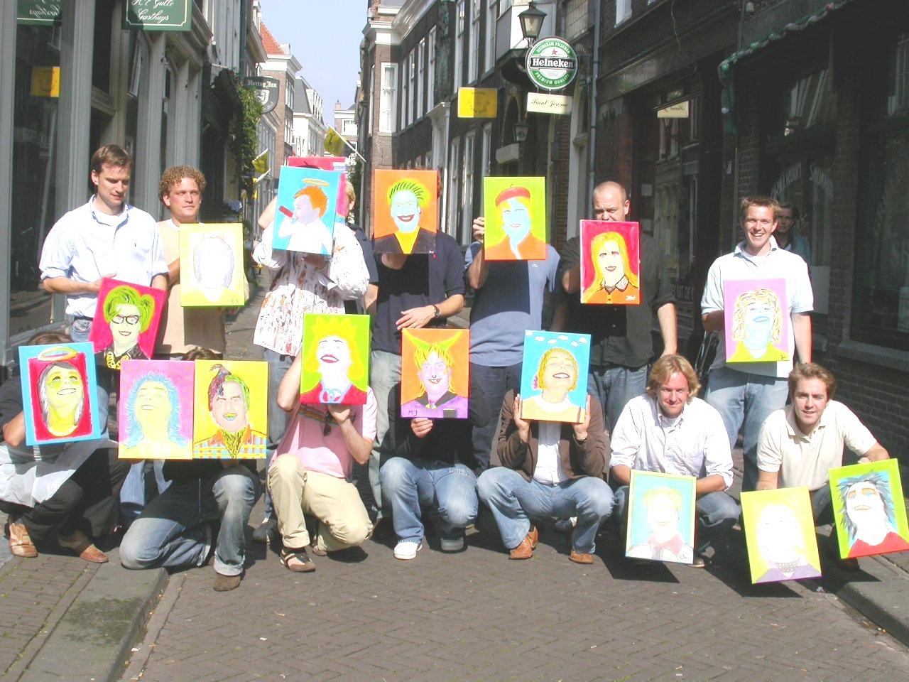 Workshop portret schilderen in de  stijl van Andy Warhol in het Hofkwartier van Den Haag centrum, Zuid-Holland als bedrijfsuitje of teamuitje, vrijgezellenfeest, familie uitje of zomaar een uitje. — foto 4