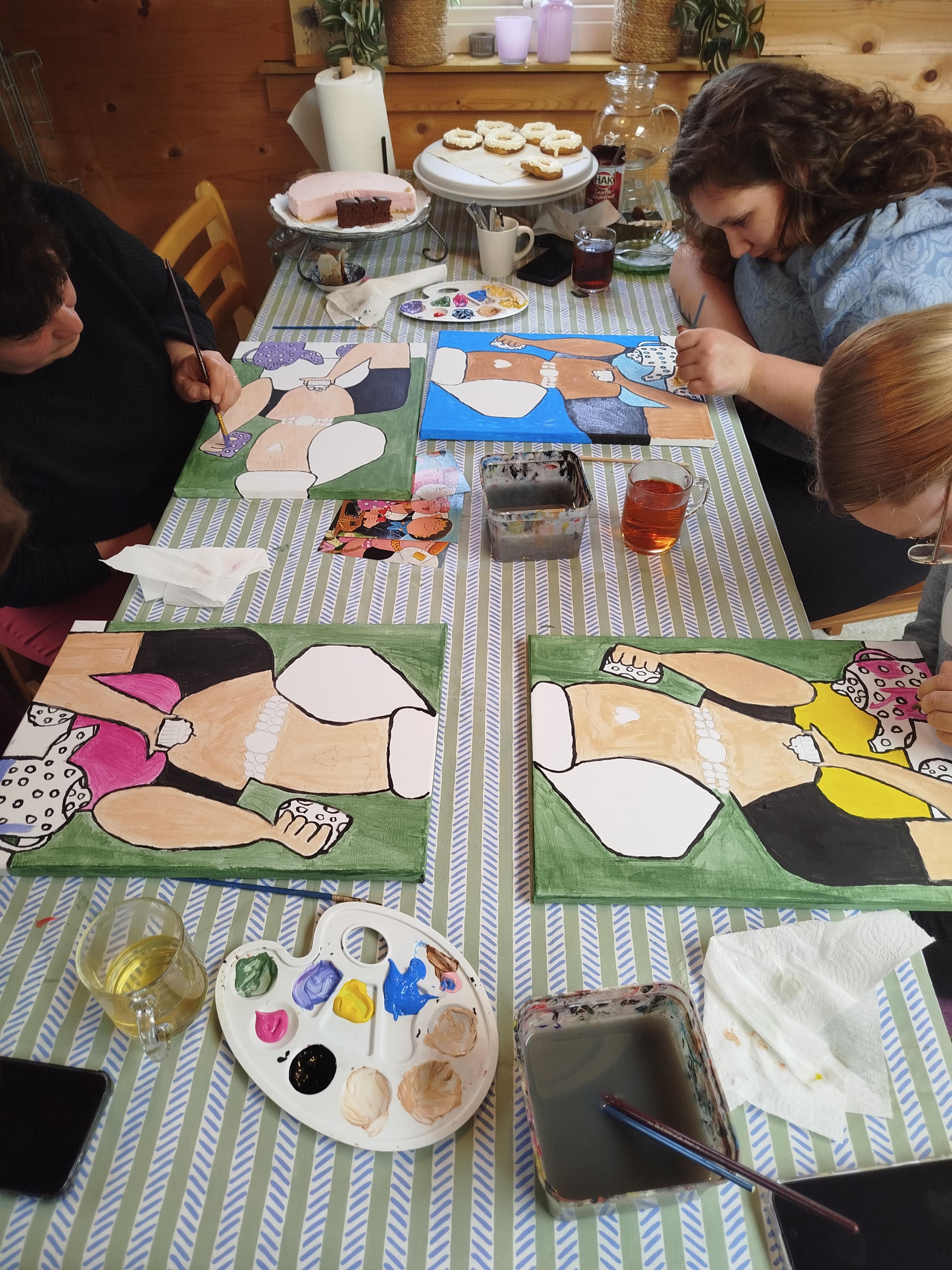 Dikke Dames schilderen  — foto 3
