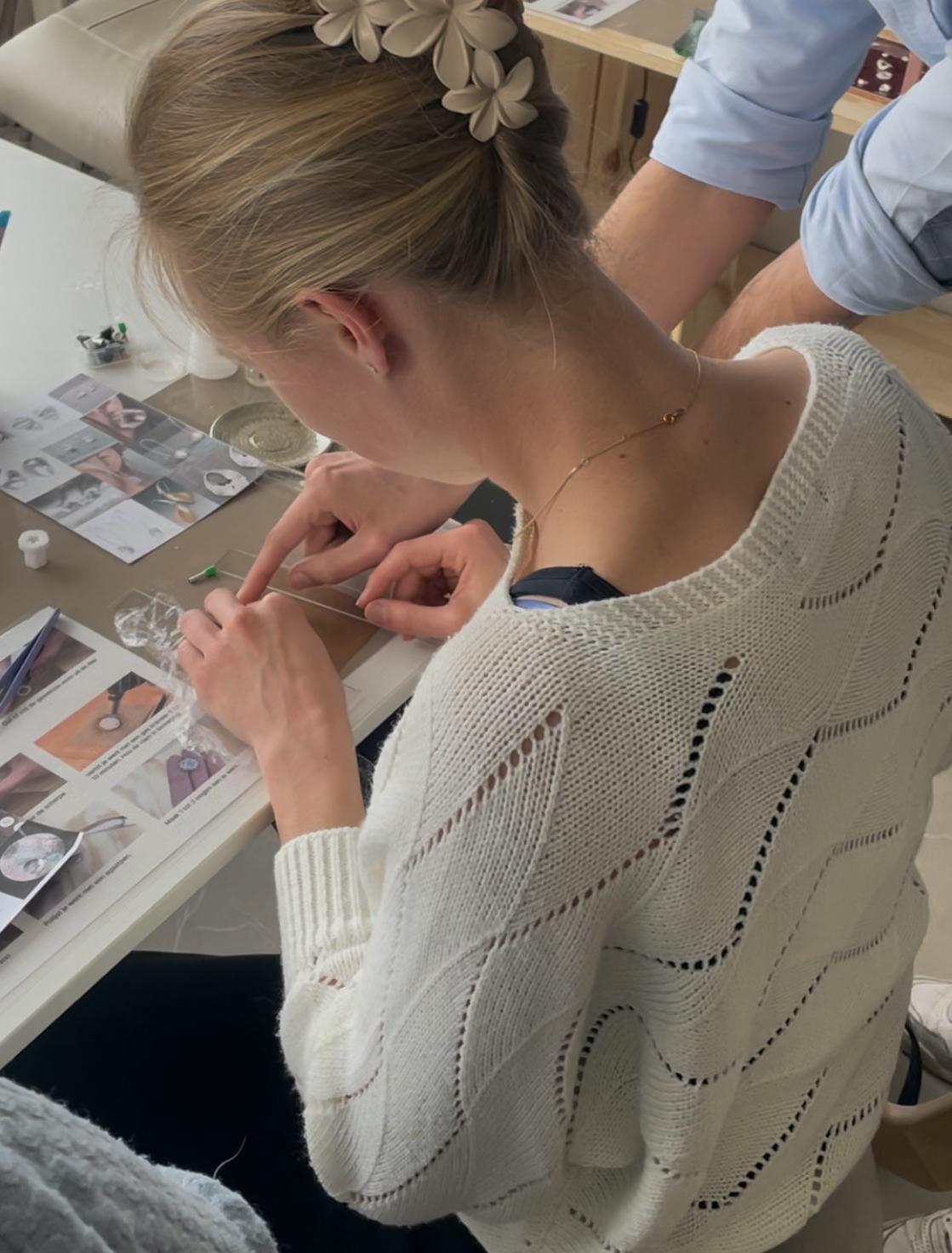 Sieraden workshop, zilveren bedeltjes — foto 2