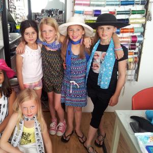 Kinderfeestjes sieraden, zeepketting, manicure, make-up