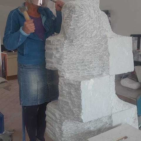 Cursus beeldhouwen in steen “ atelier bol”